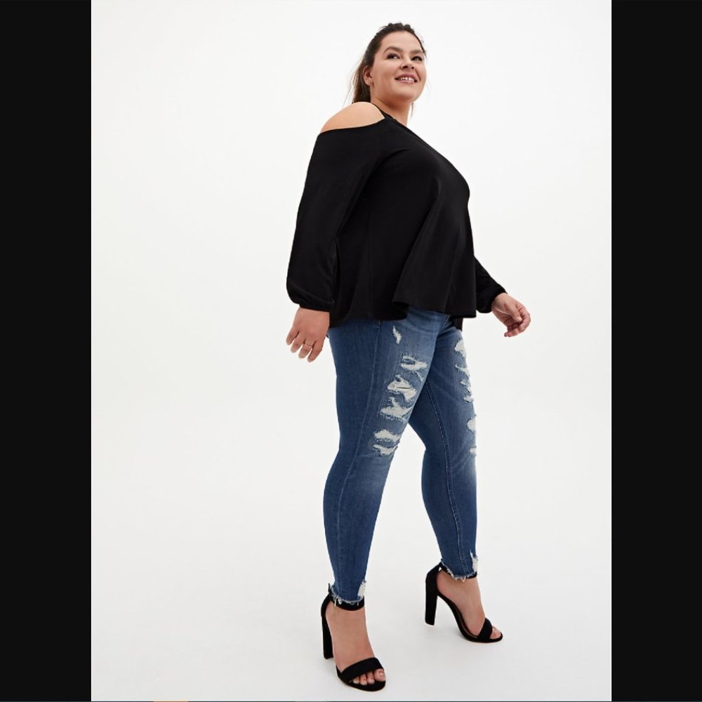 TORRID BLACK CREPE BALLOON SLEEVE COLD SHOULDER BLOUSE - Picture 3 of 7